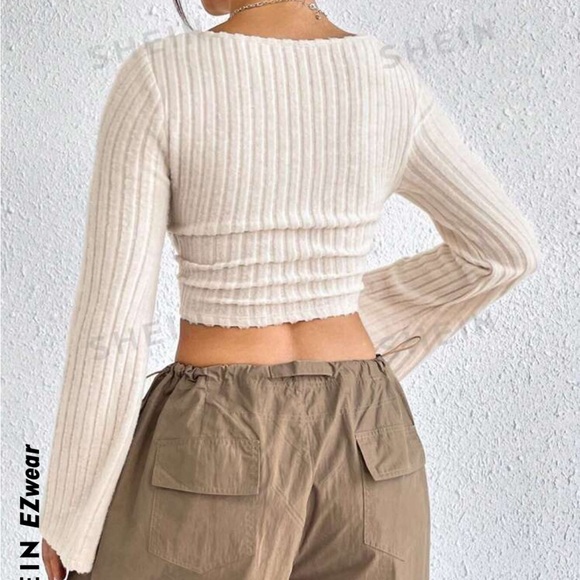 EZwear lettuce trim trumpet sleeve top. - Picture 2 of 3